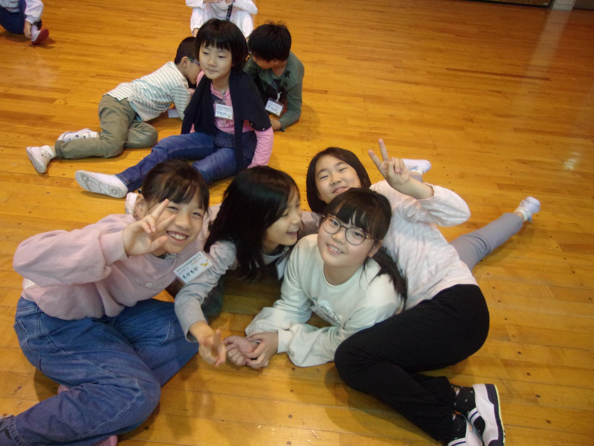 朝ごはんの時間になるのをくつろいで待っている写真