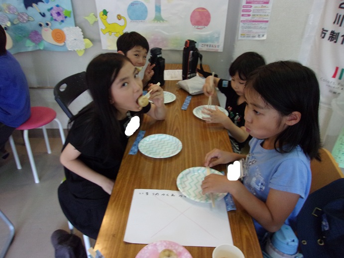 収穫したジャガイモ喫食している写真2
