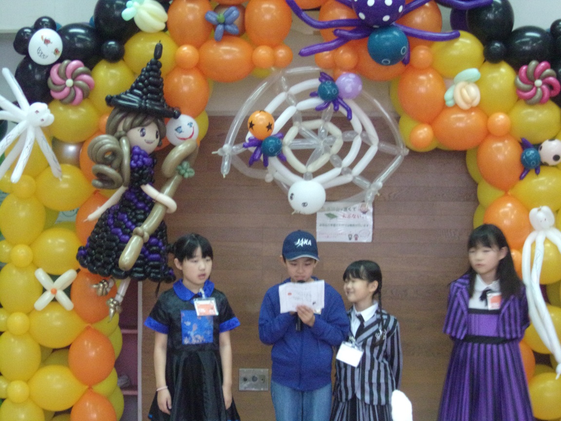 子ども実行委員が閉会式の歯科いすぉしている写真