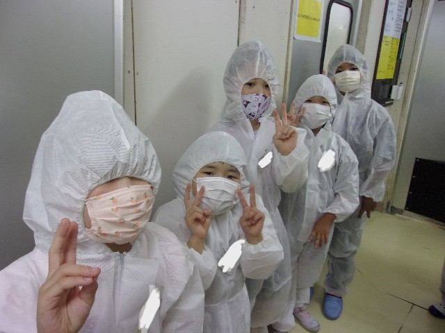パン工場での集合写真