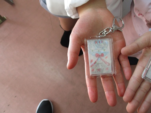 完成したきらきらキーホルダーの写真