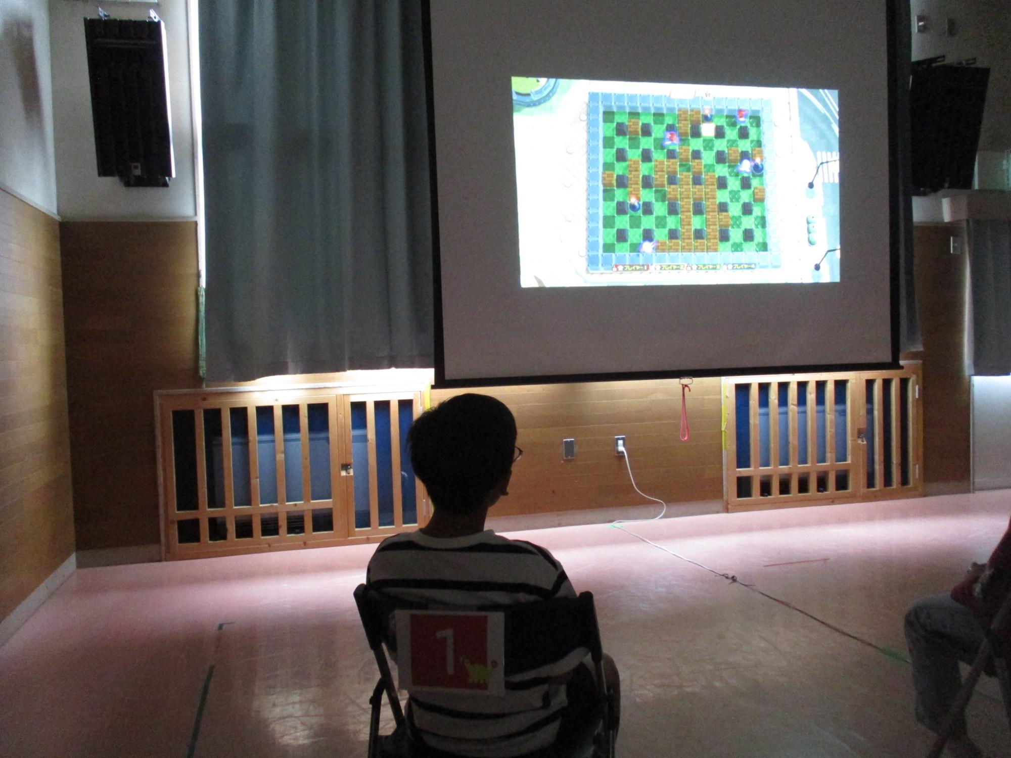 ゲームを体験している写真
