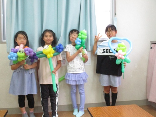 完成した作品を持っての集合写真