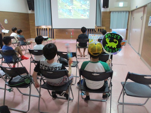 友だちを応援している写真