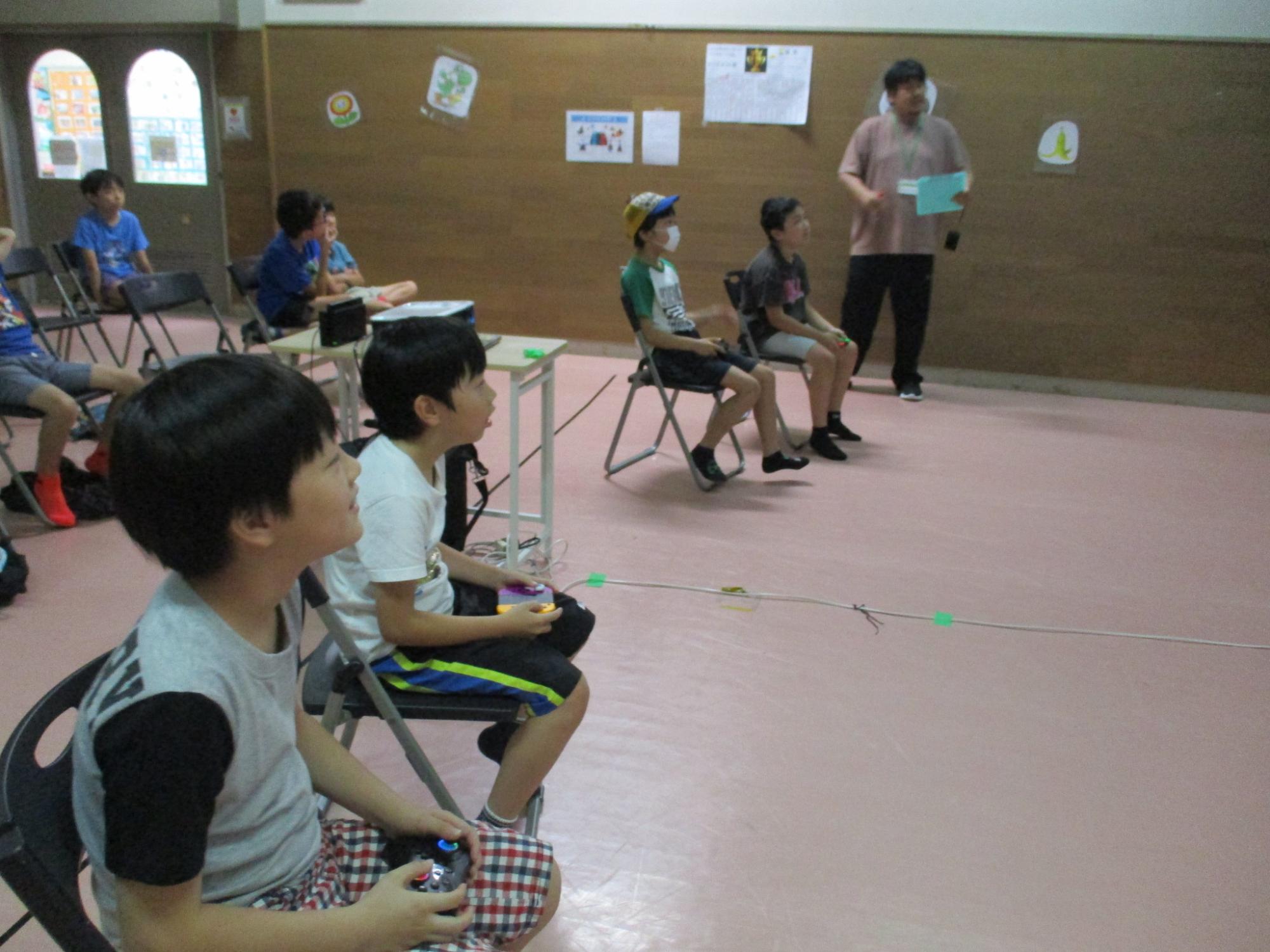 レースに集中している写真