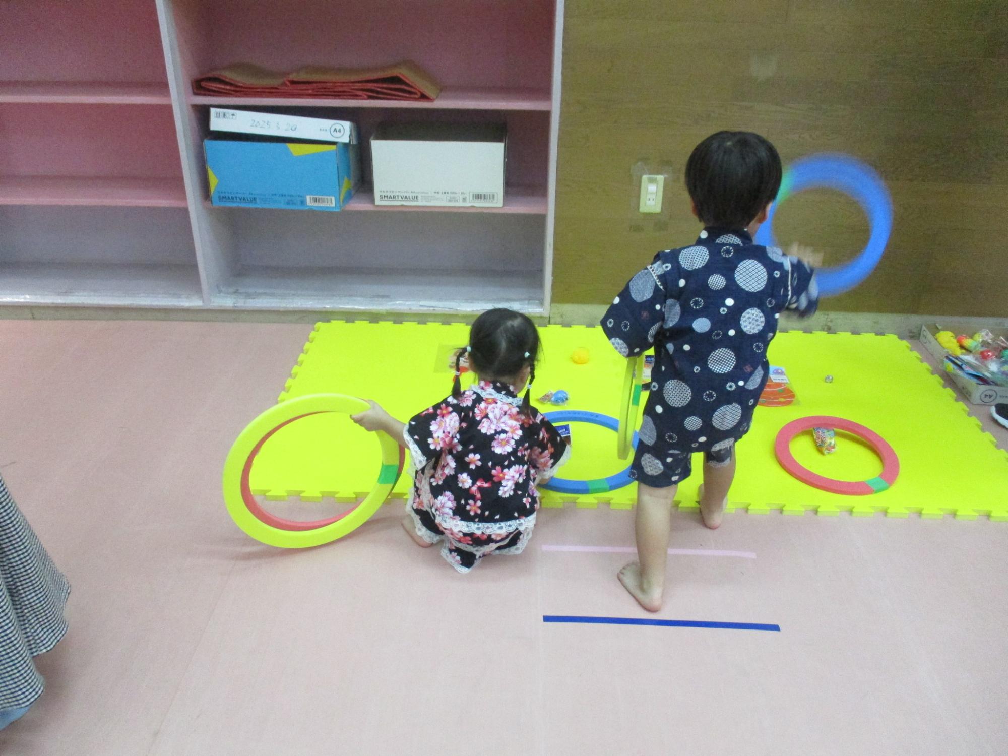 わなげを楽しむ様子