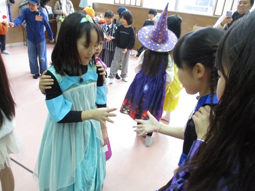 じゃんけん列車英語Verをしている写真2