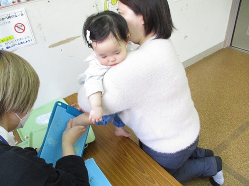 足形を押している写真