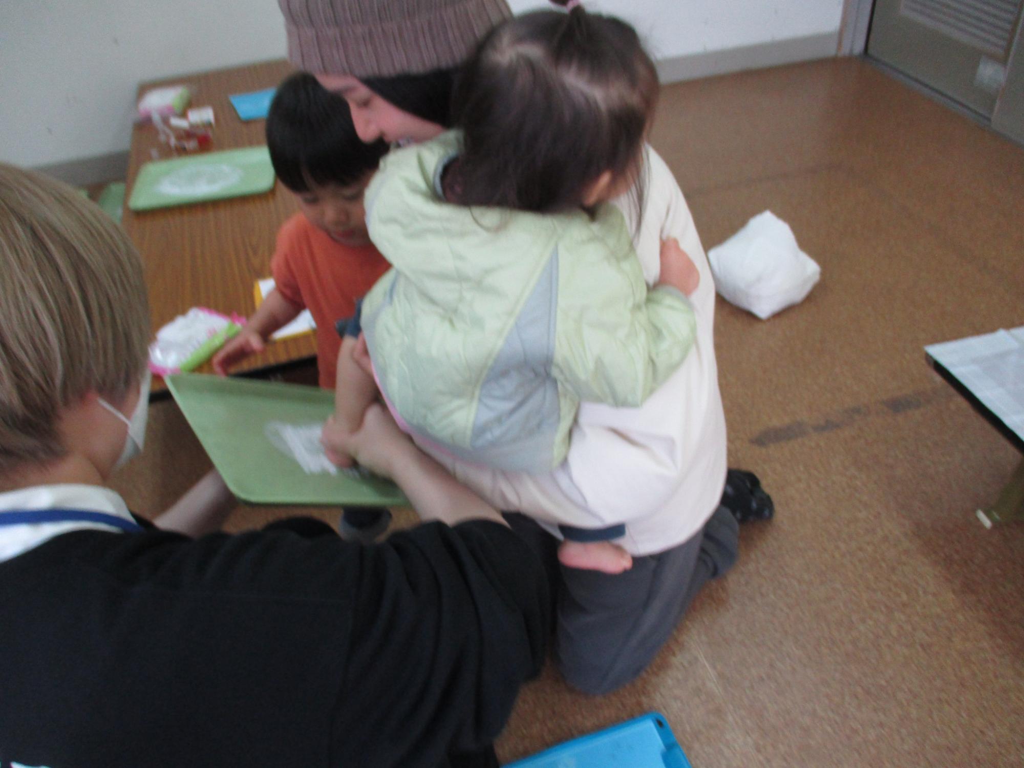 足形を押している写真2