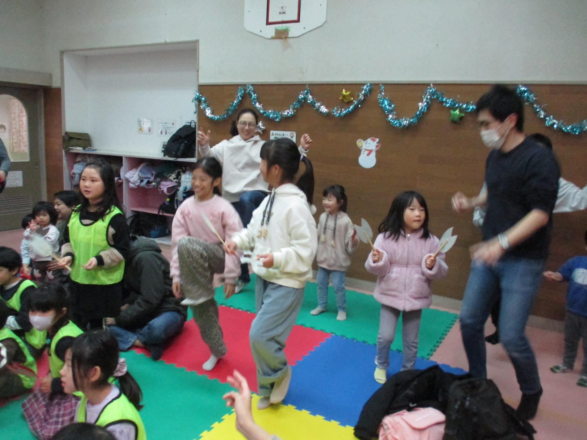 エビカニクスを踊っている写真