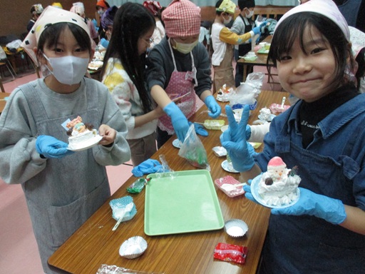 完成したケーキを見せてくれた写真