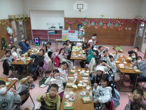 会場全体を真ん中から撮った写真