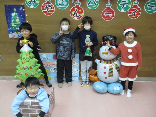 友だちと写真をとっている写真