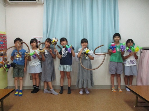 完成した作品を持っての集合写真