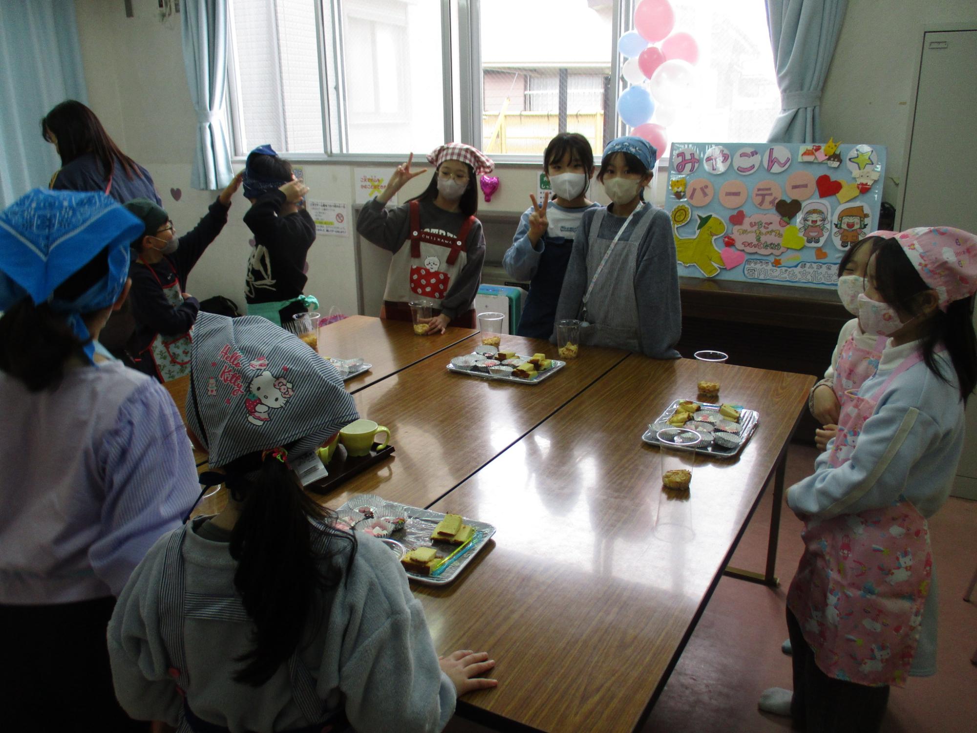 パフェを作っている写真2