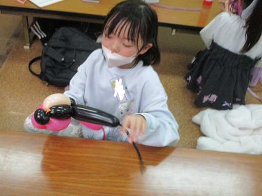 お雛様を作っている写真2