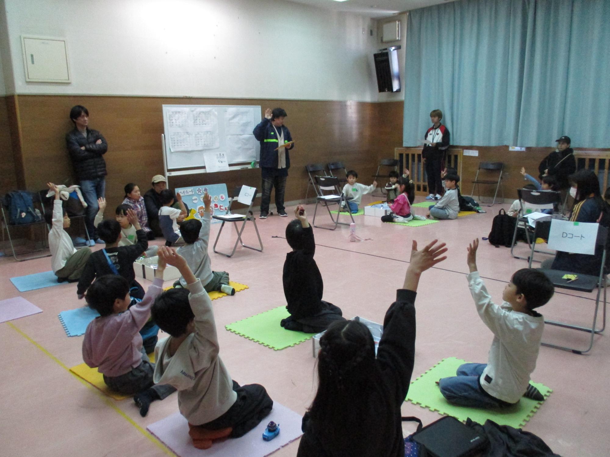 開会式でルールを確認している写真