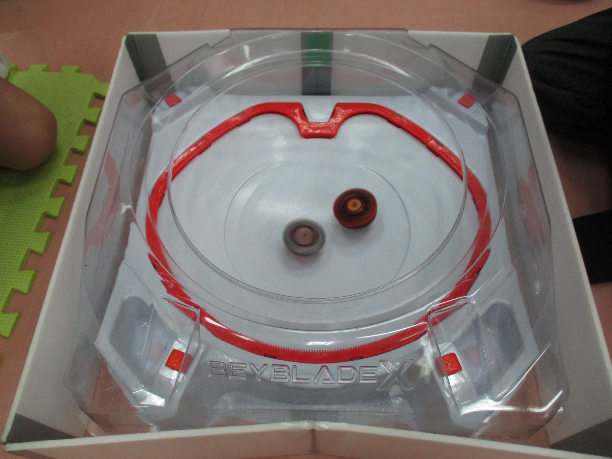 ベイブレードが回っている写真