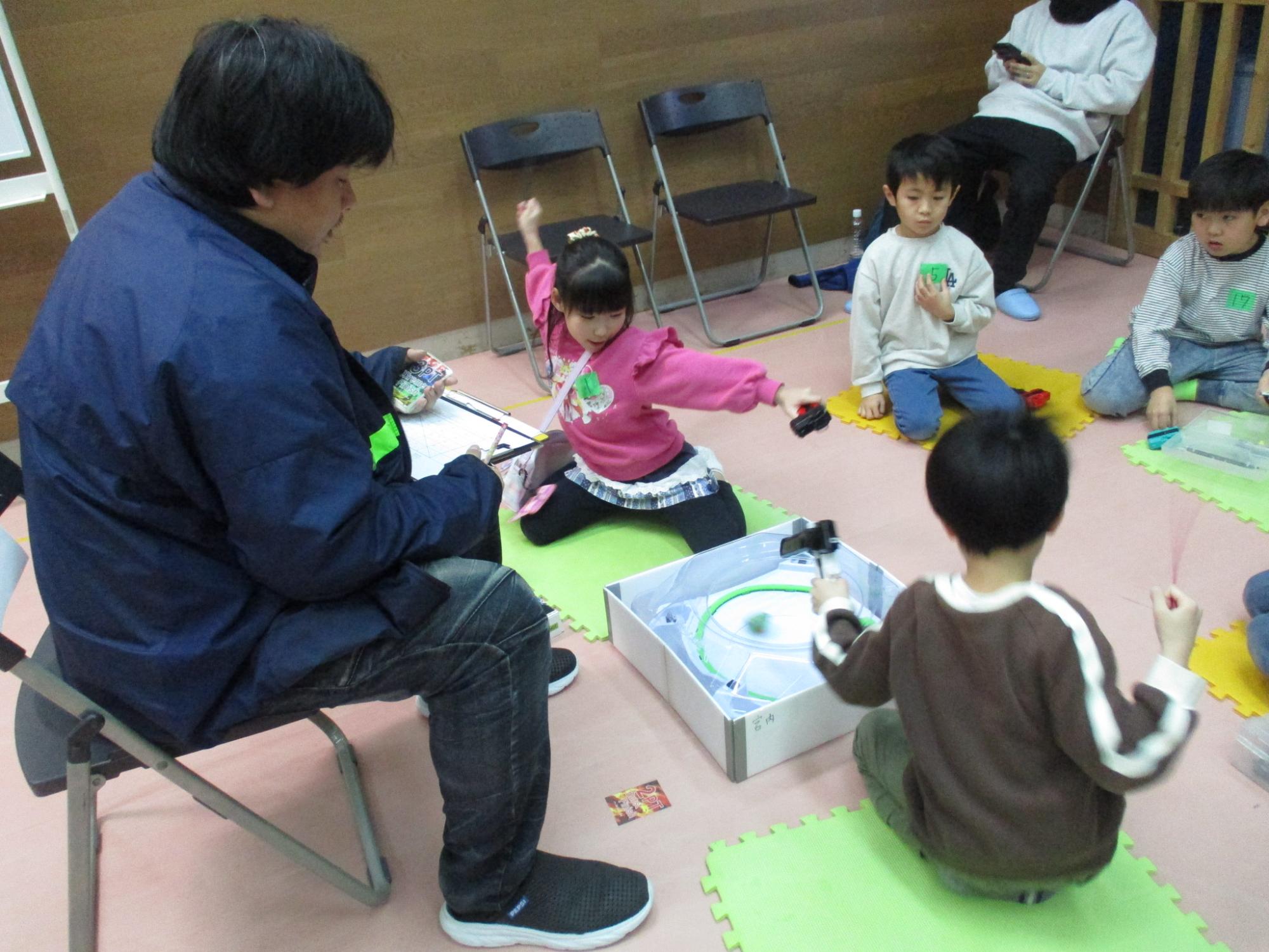 ベイバトルをしている写真3