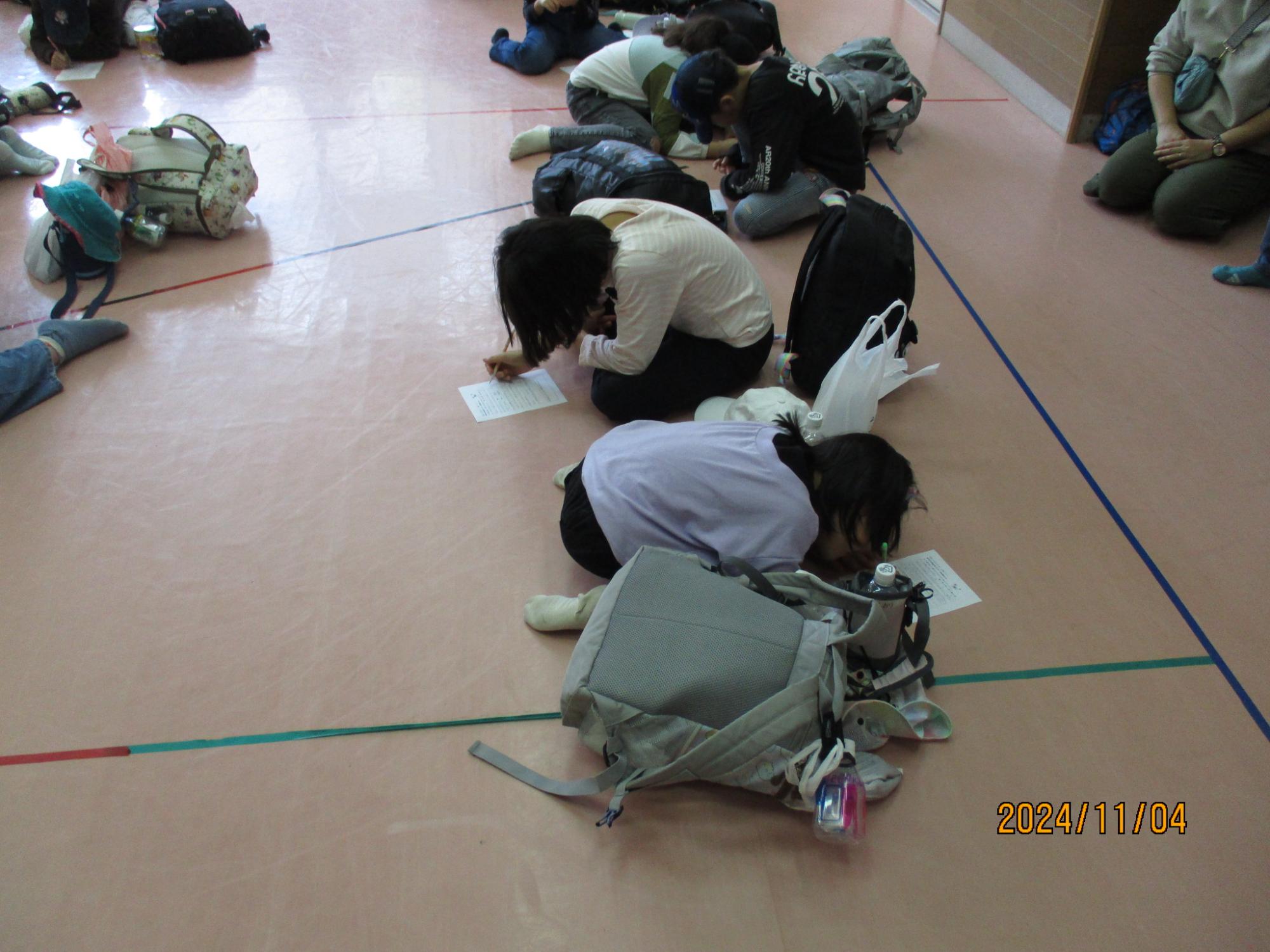 キャンプの感想を書いている写真