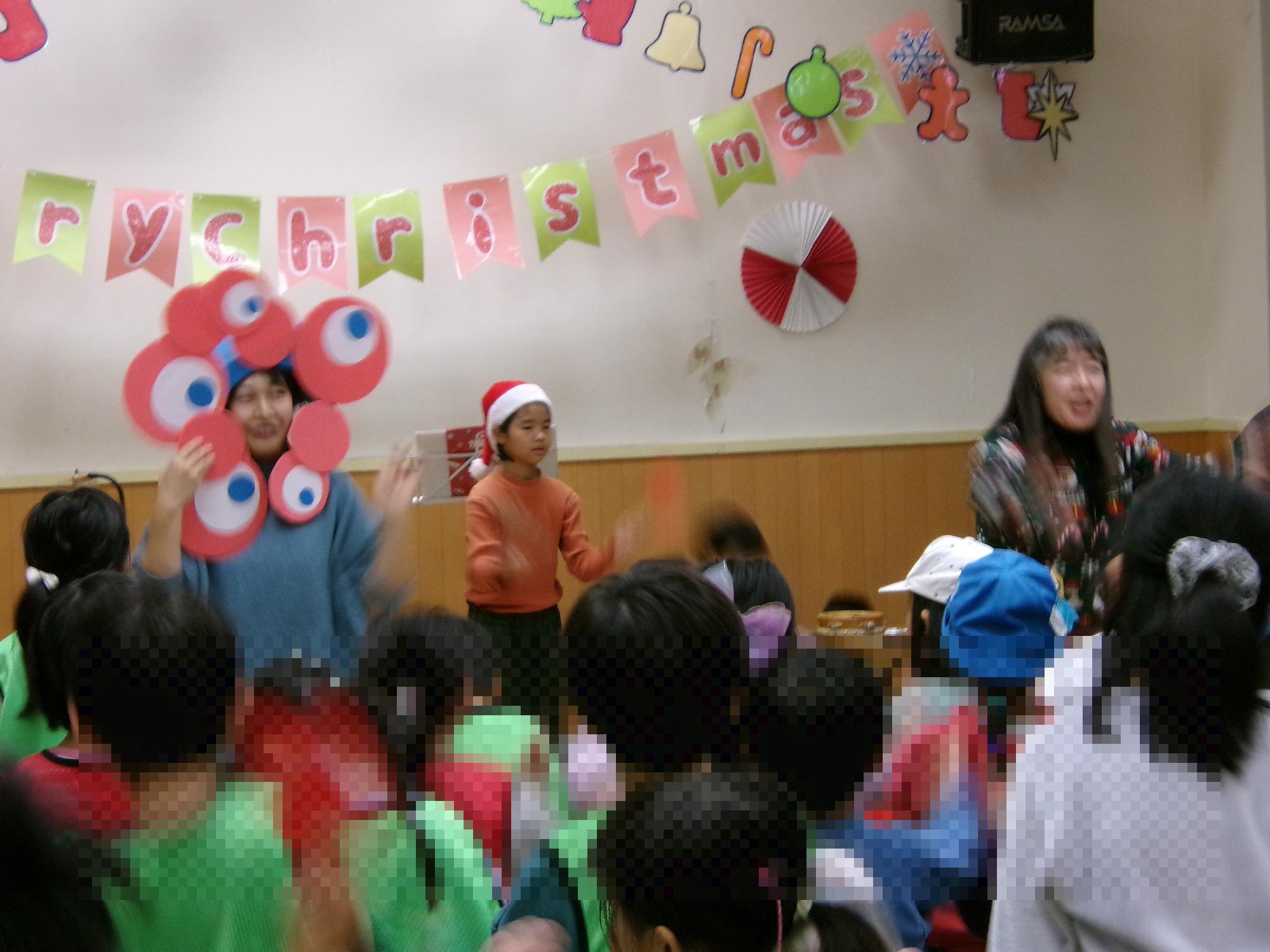 みゃくみゃくもコンサートに参加している写真