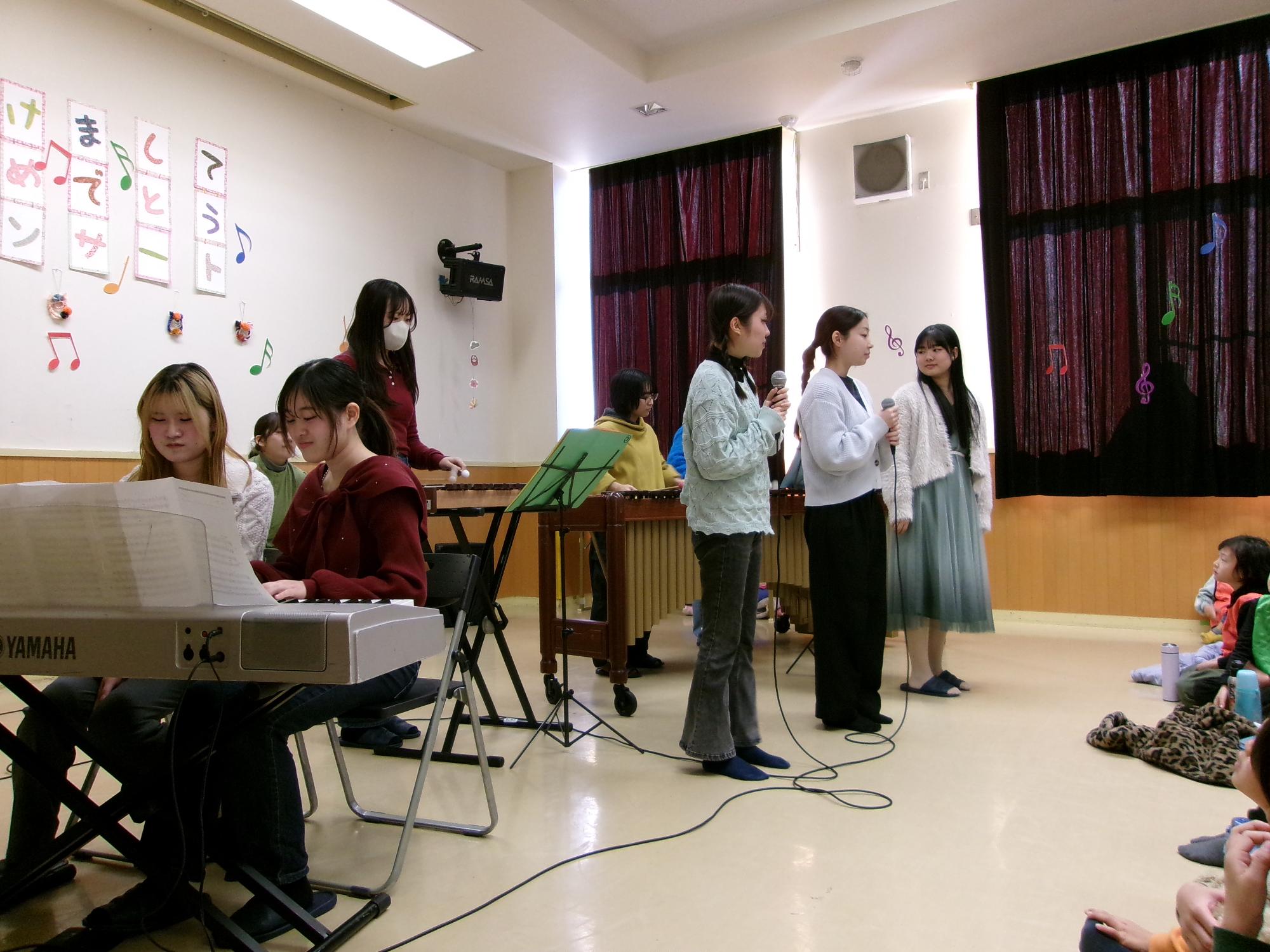 演奏してくださった洗足学園音楽大学の生徒さんたちの写真