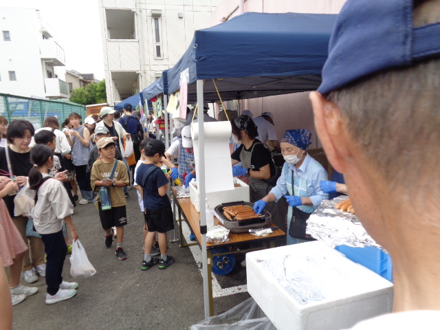 まつりの飲食スペースの様子