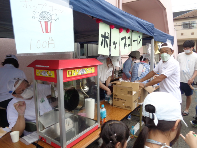 まつりの飲食スペースの様子