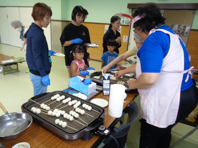 団子を焼いている様子
