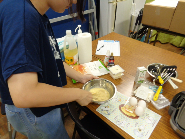 パンケーキを作っている様子
