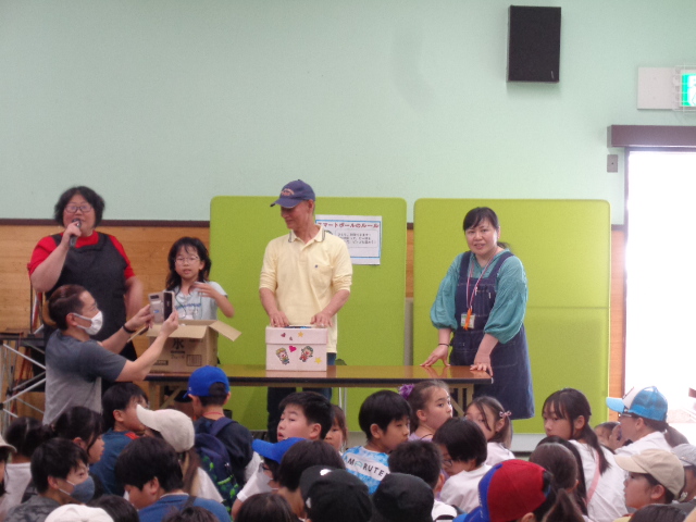 抽選会の様子