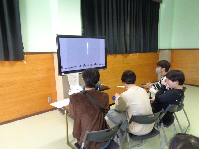 こうこうせいも一緒に楽しんでいる