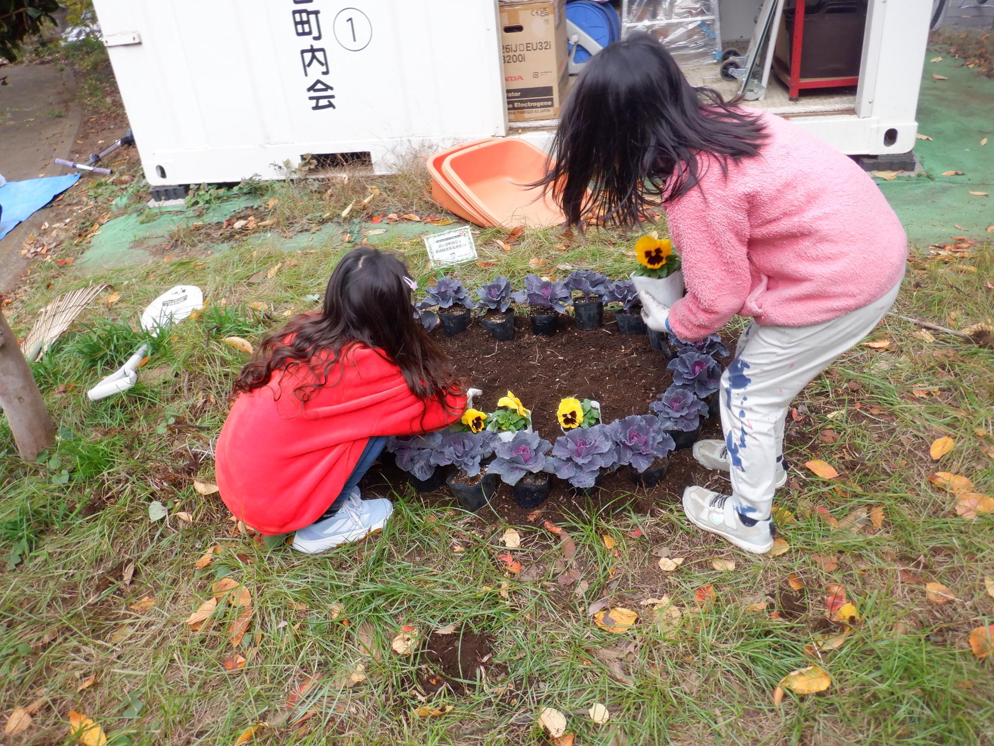 お花を運んでいる様子