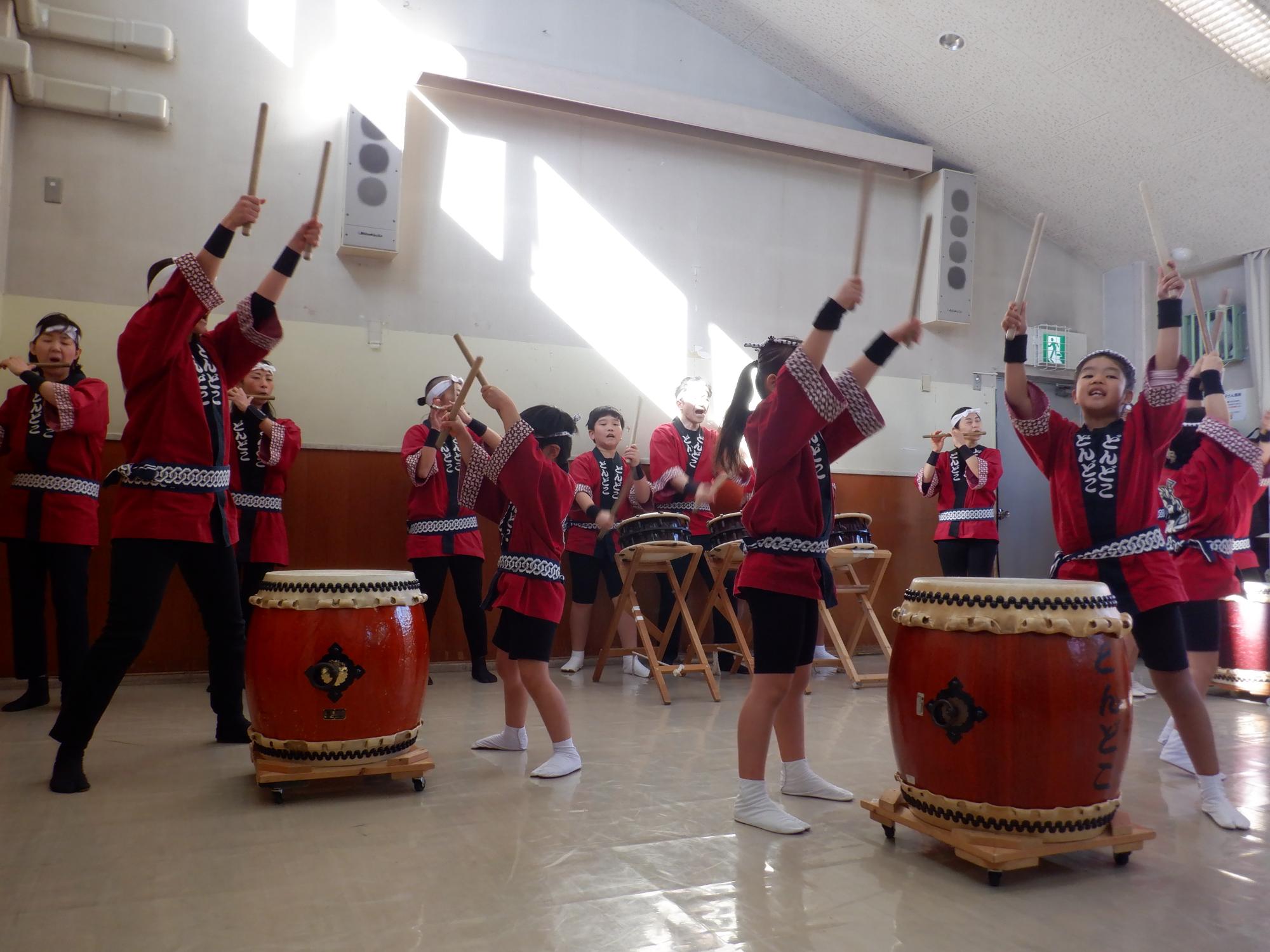 オープニングの和太鼓演奏の様子