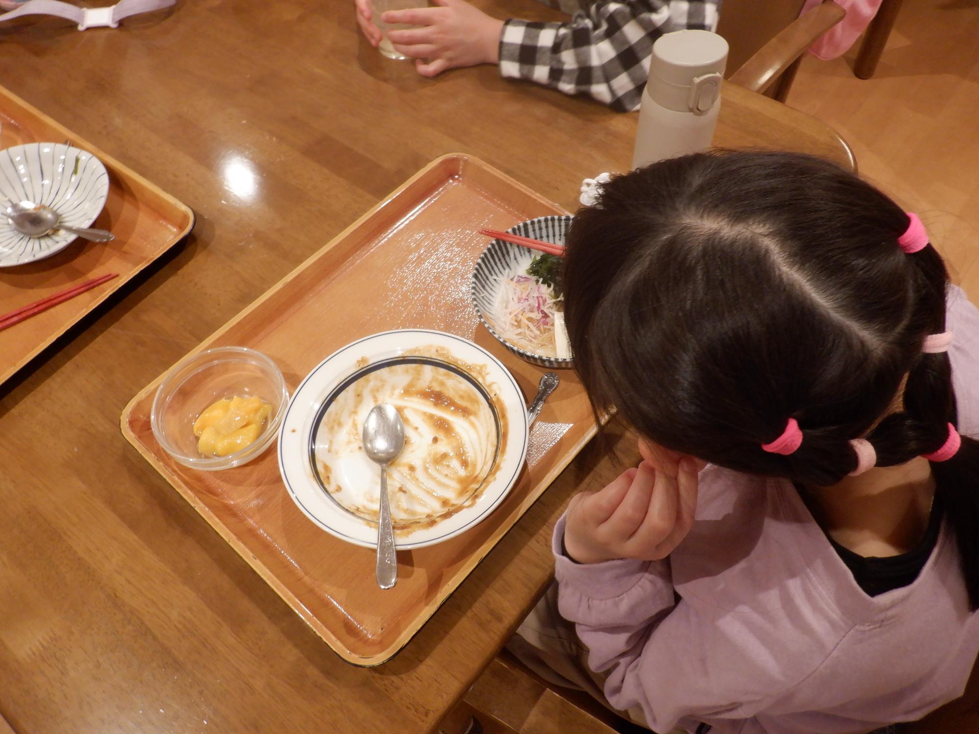 ご飯を食べている様子