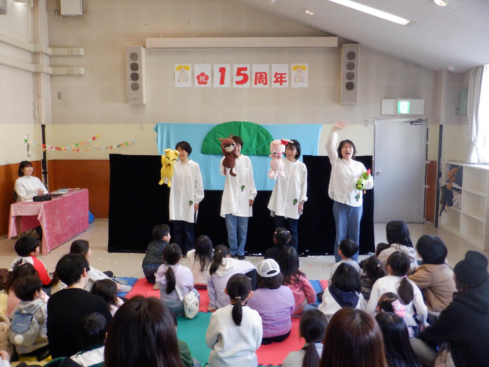 にこにこあおむし人形劇団4