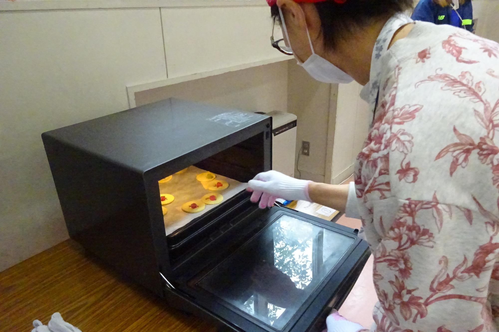 ステンドグラスクッキー作り