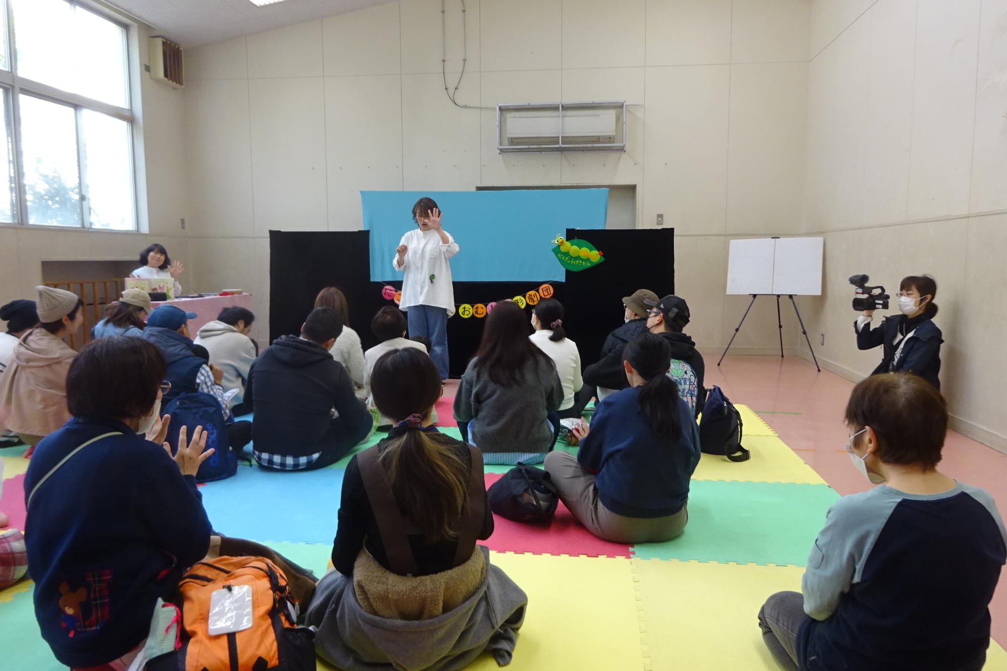 にこにこあおむし人形劇