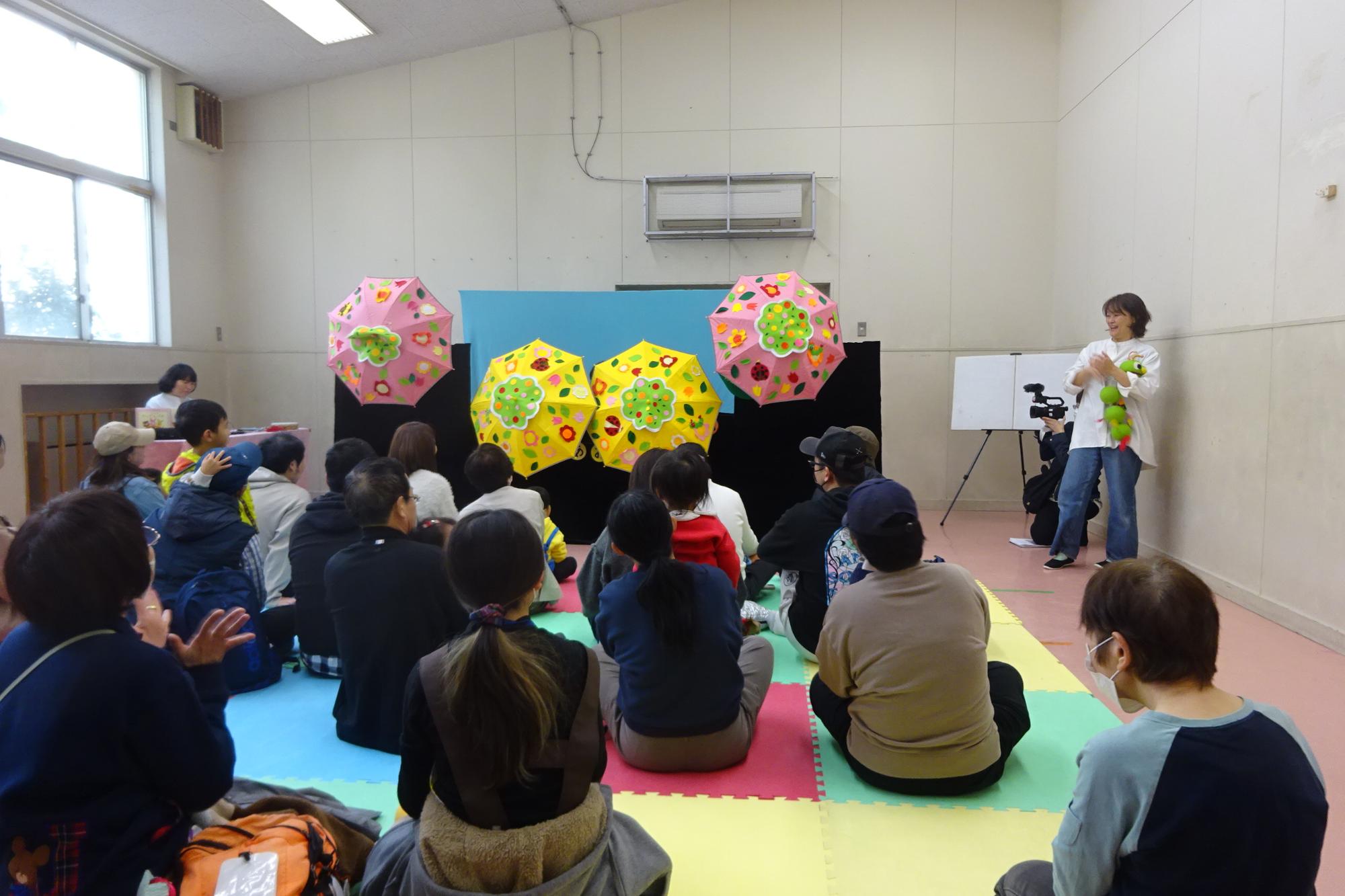 にこにこあおむし人形劇