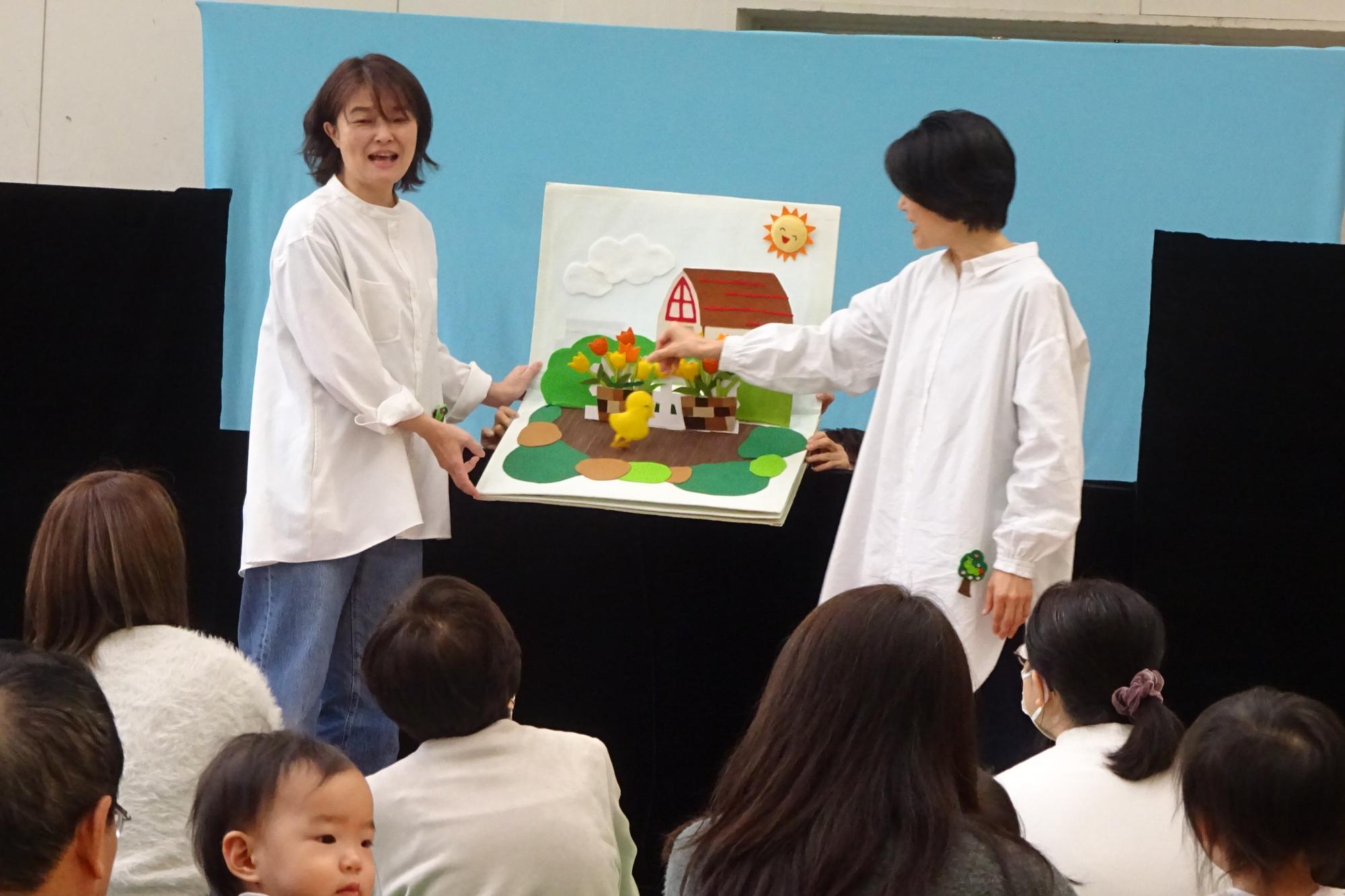 にこにこあおむし人形劇