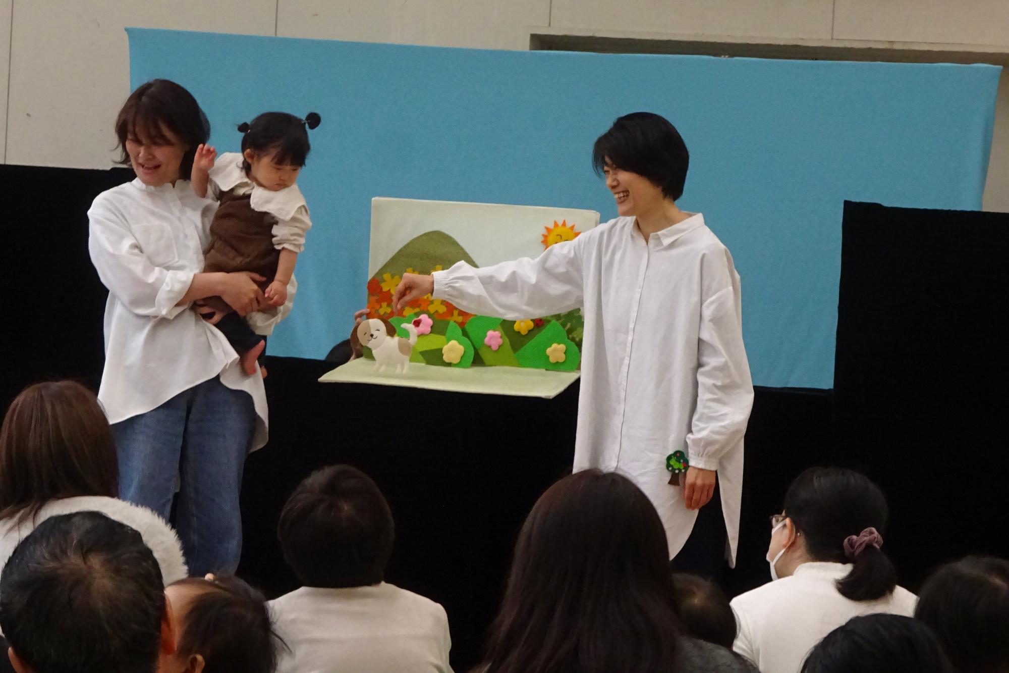 にこにこあおむし人形劇