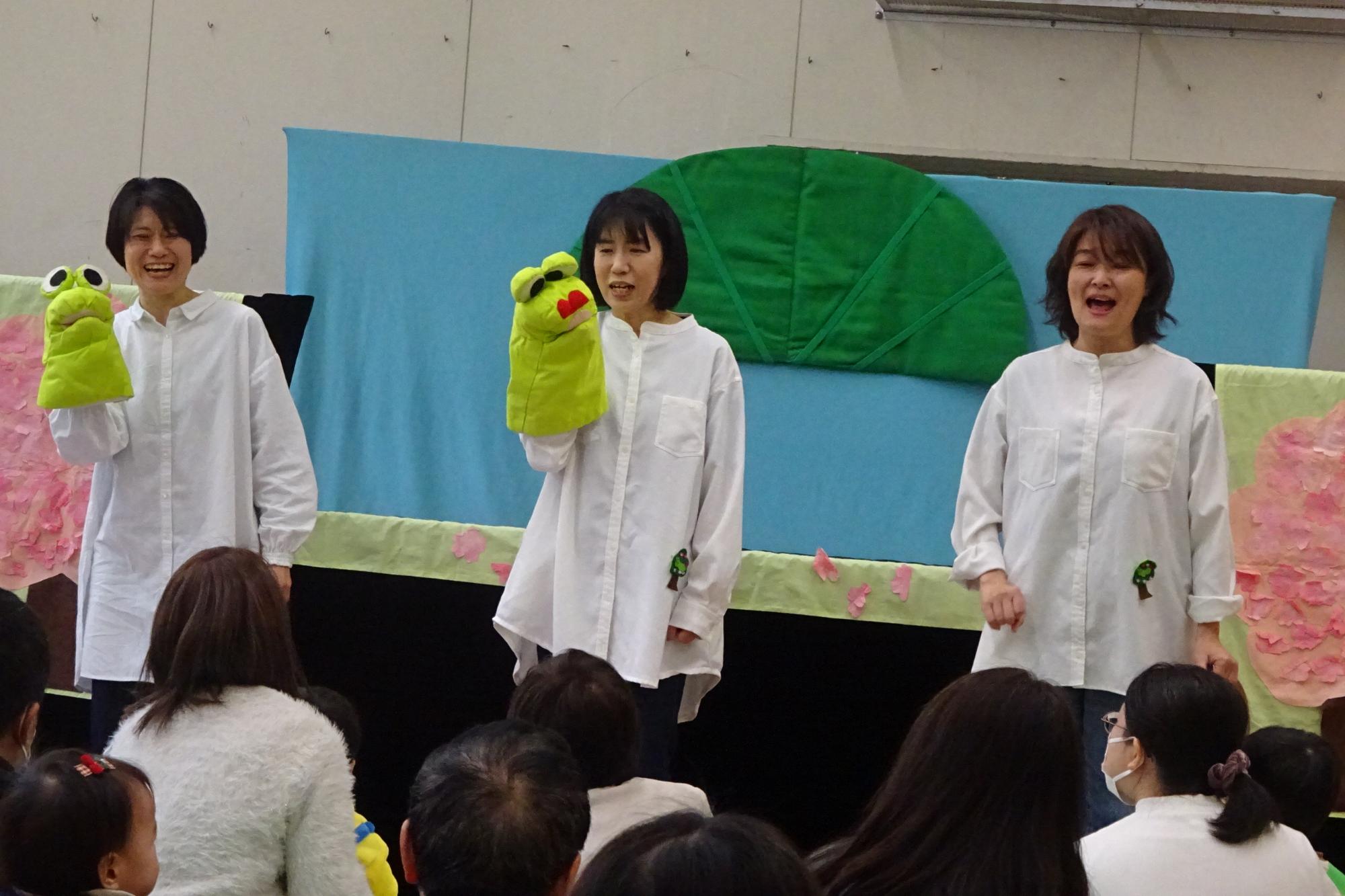 にこにこあおむし人形劇