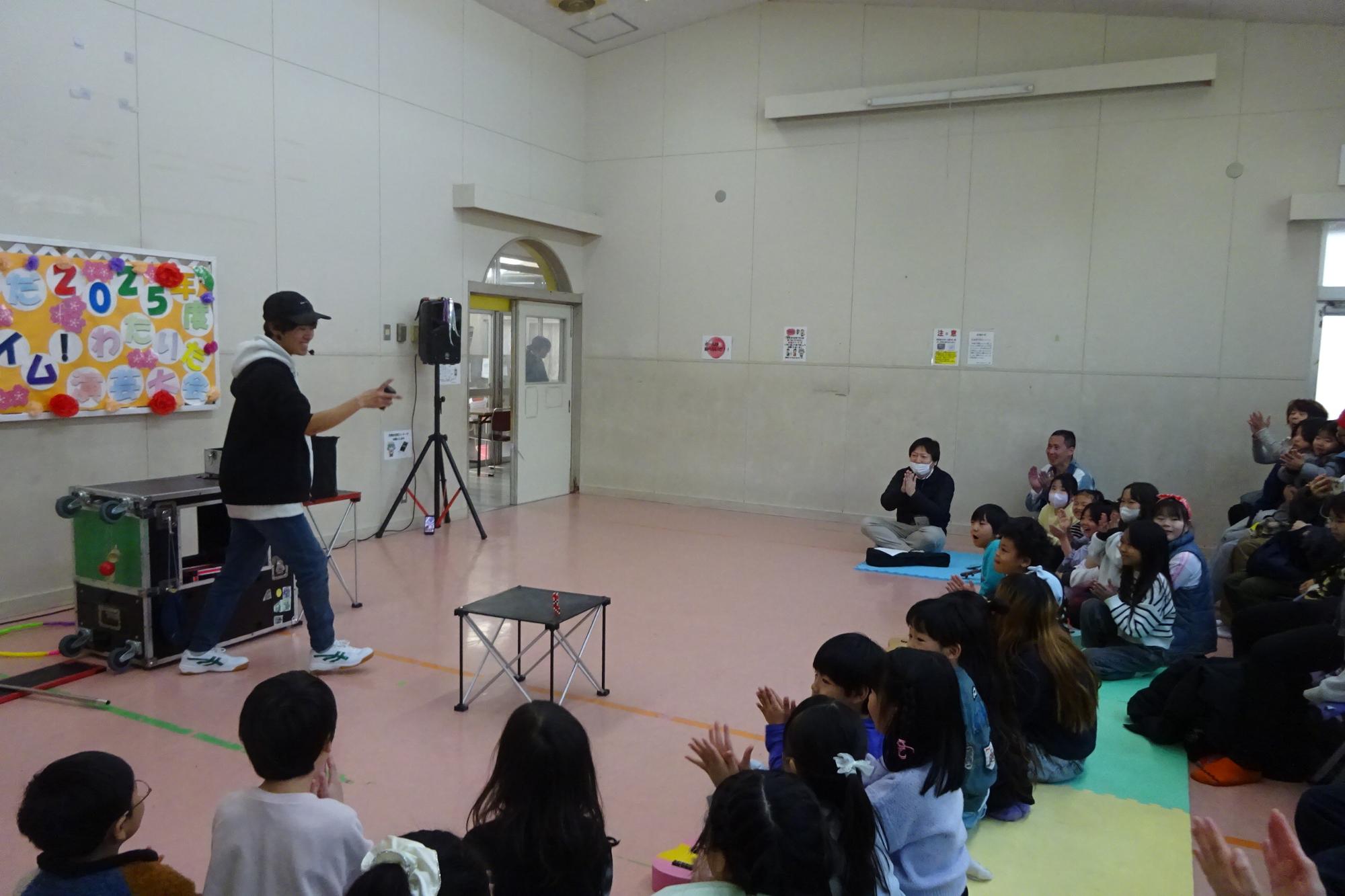 わたりだ演芸大会の様子