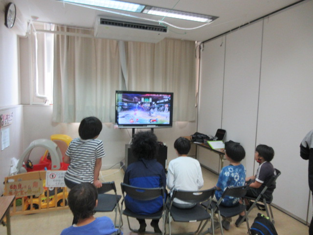 eスポーツ大会に挑む子どもたち