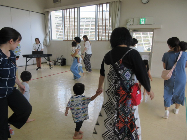 幼児クラスのリトミックのクラスの様子