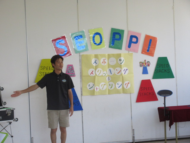 瀬尾さんが自己紹介している写真