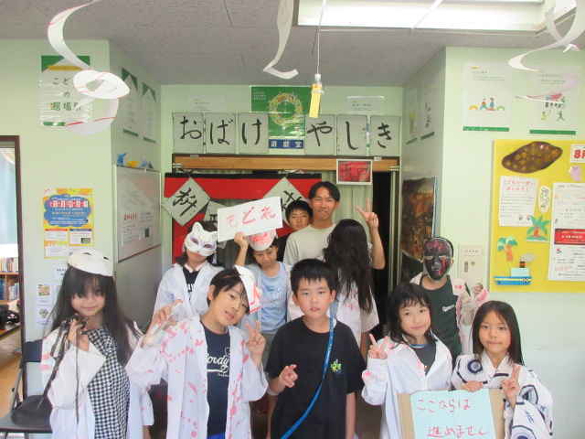 実行委員のみんなで集合写真を撮っている様子