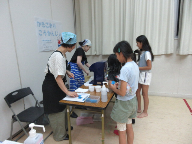 かきごおり販売の様子の写真