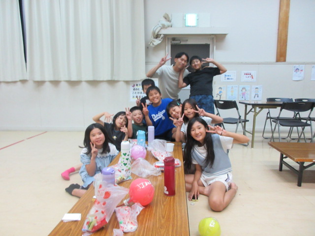 実行委員のみんなで集合写真を撮っている様子