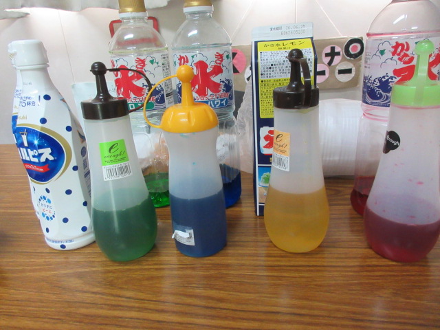 かき氷のシロップのラインアップ